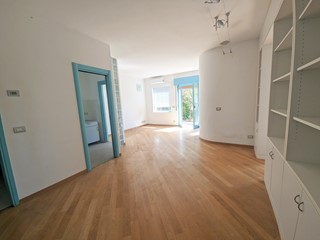 Trilocale in Vendita a Sanremo, 280'000&euro;, 94 m², con Box