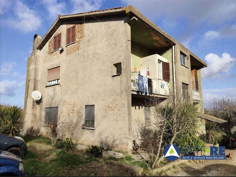 Trilocale in Vendita a Soriano nel Cimino, 20'250&euro;, 90 m²