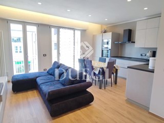 Appartamento in Vendita a Viareggio, 390'000&euro;, 85 m², arredato