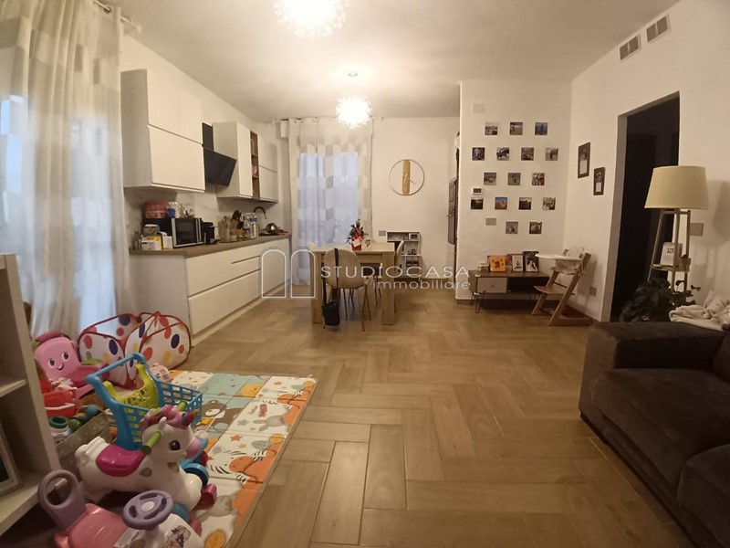 Trilocale in Vendita a Cascina, zona Casciavola, 187'000&euro;, 75 m², arredato, con Box