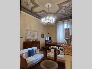 Appartamento in Vendita a Carrara, 520'000&euro;, 300 m², arredato