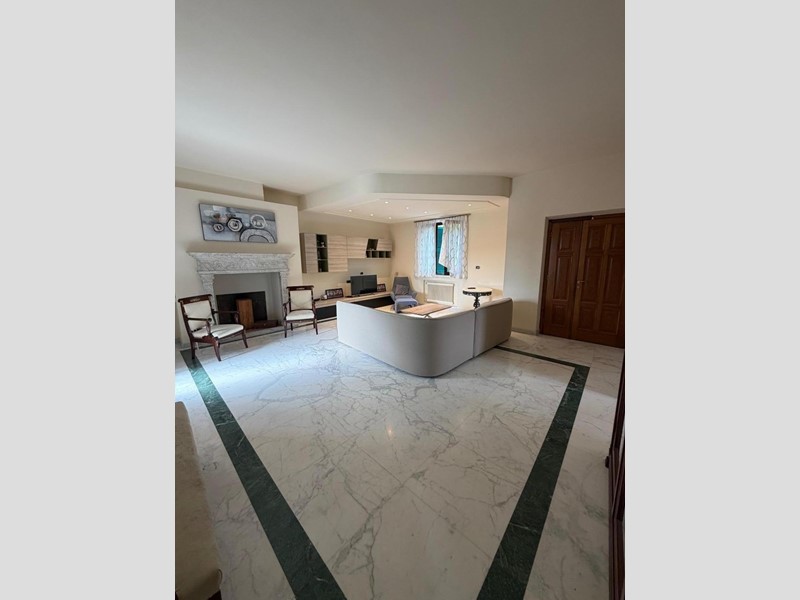 Appartamento in Vendita a Sarzana, 469'000&euro;, 170 m², arredato