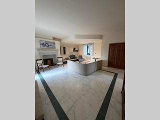 Appartamento in Vendita a Sarzana, 469'000&euro;, 170 m², arredato