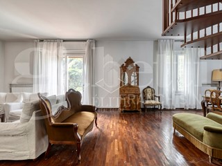 Appartamento in Vendita a Bologna, 680'000&euro;, 160 m², con Box