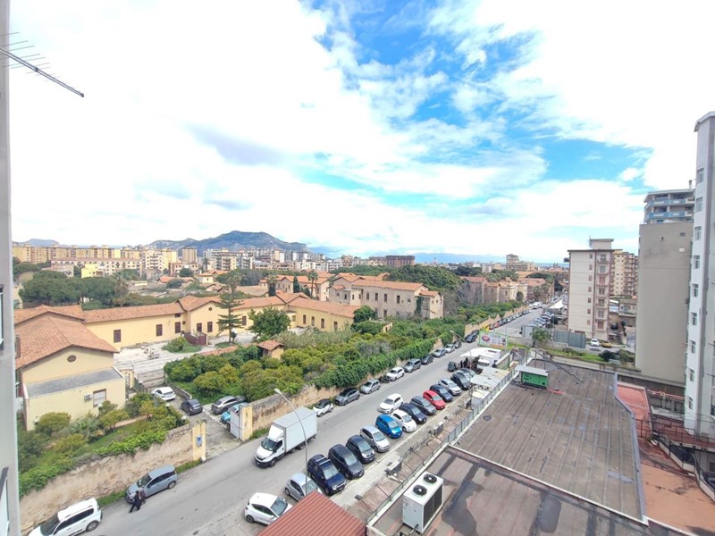 Appartamento in Vendita a Palermo, 129'000&euro;, 105 m²