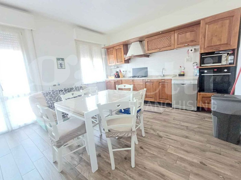 Quadrilocale in Vendita a Bastia Umbra, 137'000&euro;, 140 m², con Box