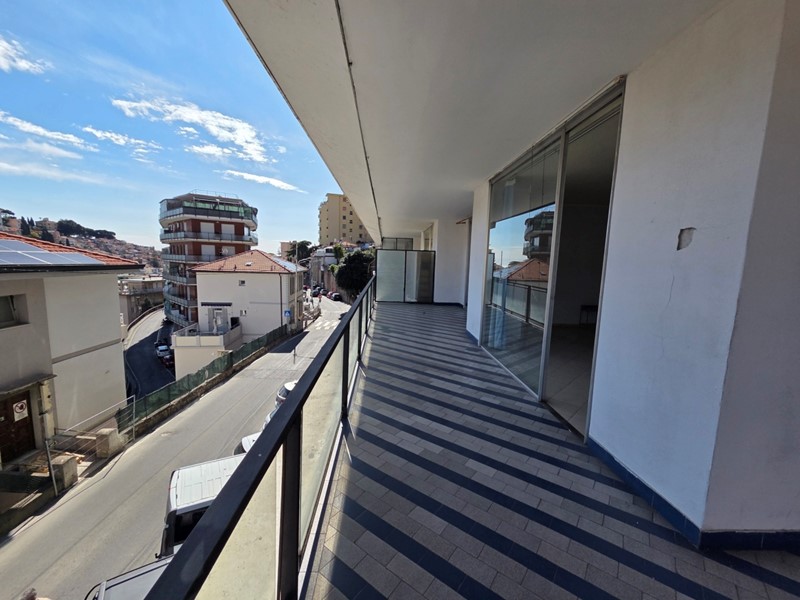 Trilocale in Vendita a Sanremo, 140'000&euro;, 74 m²