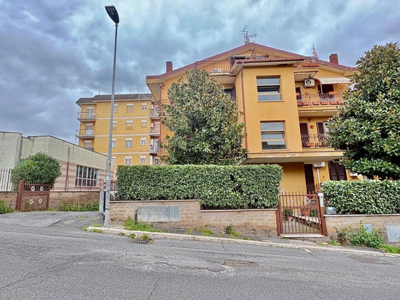 Quadrilocale in Vendita a Guidonia Montecelio, zona Guidonia, 225'000&euro;, 122 m²