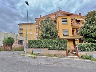 Quadrilocale in Vendita a Guidonia Montecelio, zona Guidonia, 225'000&euro;, 122 m²