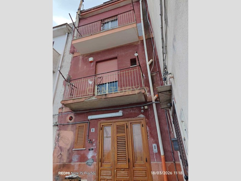 Appartamento in Vendita a Carini, 80'000&euro;, 191 m²