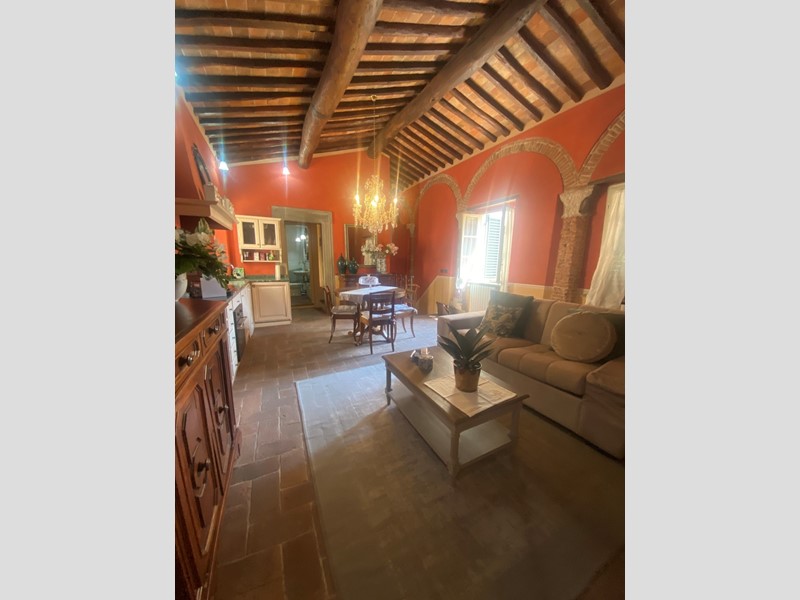Bilocale in Affitto a Lucca, zona Centro Storico, 1'100&euro;, 55 m², arredato