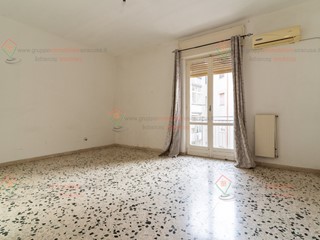 Trilocale in Vendita a Siracusa, zona Teocrito San Giovanni, 120'000&euro;, 109 m²