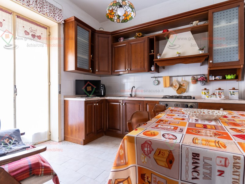 Trilocale in Vendita a Siracusa, zona Tisia Tica Zecchino, 110'000&euro;, 96 m²