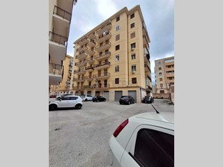 Appartamento in Vendita a Siracusa, 120'000&euro;, 129 m², con Box