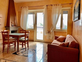 Trilocale in Affitto a Anzio, zona Lido delle Sirene, 2'300&euro;, 90 m², arredato, con Box