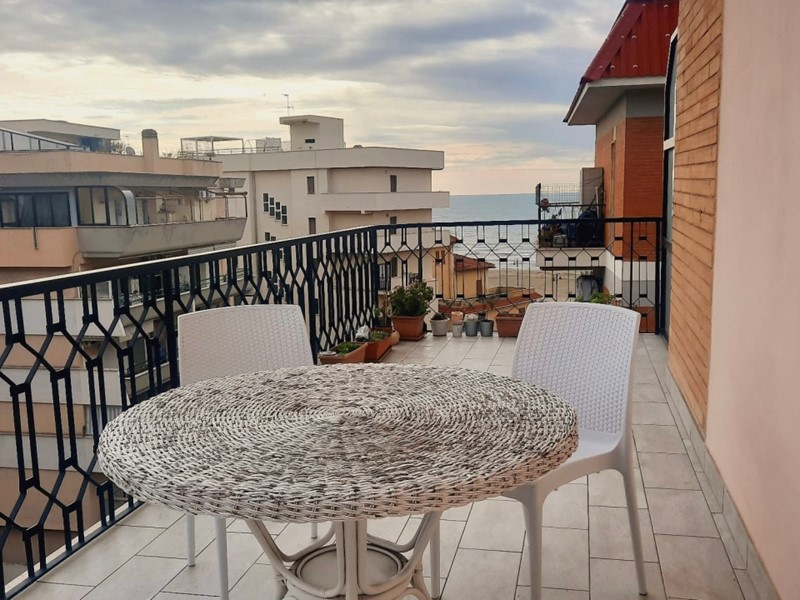 Trilocale in Affitto a Nettuno, zona Centro, 1'400&euro;, 70 m², arredato