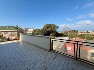 Trilocale in Vendita a Anzio, zona Santa Teresa, 155'000&euro;, 90 m²