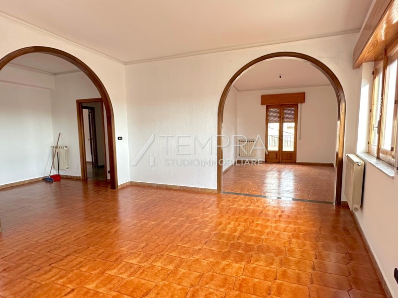 Appartamento in Vendita a Adrano, 98'000&euro;, 150 m²