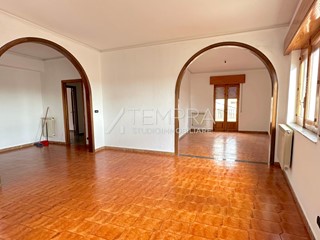 Appartamento in Vendita a Adrano, 98'000&euro;, 150 m²