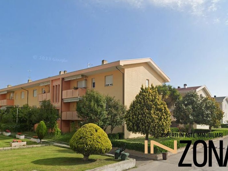 Quadrilocale in Vendita a Roseto degli Abruzzi, 59'250&euro;, 127 m²