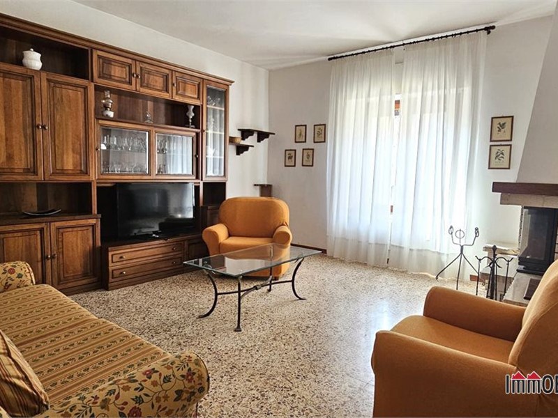 Quadrilocale in Vendita a Colle di Val D'Elsa, 150'000&euro;, 100 m²