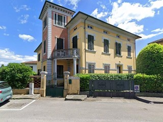 Appartamento in Vendita a Lucca, zona San Donato, 245'625&euro;, 343 m², con Box