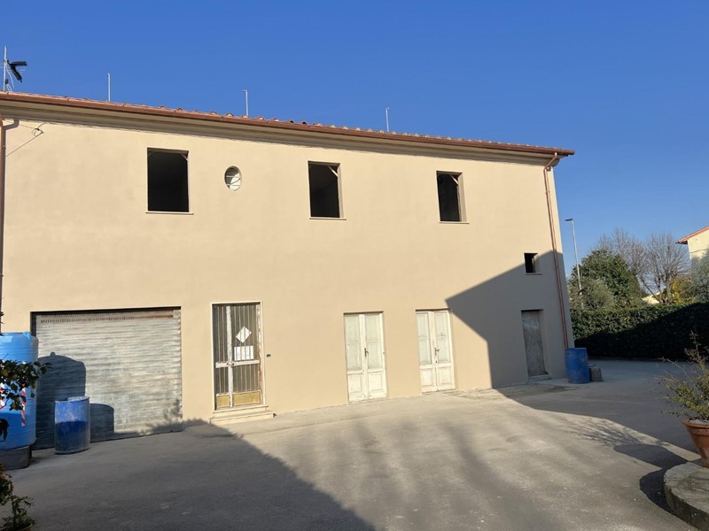 Appartamento in Vendita a Cascina, zona Visignano, 125'000&euro;, 130 m², con Box