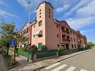 Quadrilocale in Vendita a Lainate, 138'750&euro;, 95 m², con Box