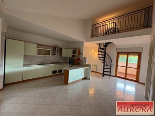 Appartamento in Vendita a Monteriggioni, zona Castellina Scalo, 280'000&euro;, 164 m², arredato, con Box