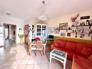 Quadrilocale in Vendita a Castelnuovo Magra, 210'000&euro;, 85 m², arredato, con Box