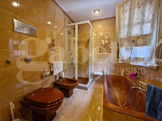 Quadrilocale in Affitto a Palermo, 690&euro;, 145 m²