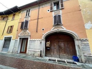 Trilocale in Vendita a Chiari, 100'000&euro;, 78 m², arredato