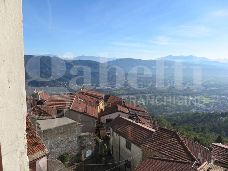 Appartamento in Vendita a Follo, 150'000&euro;, 114 m²