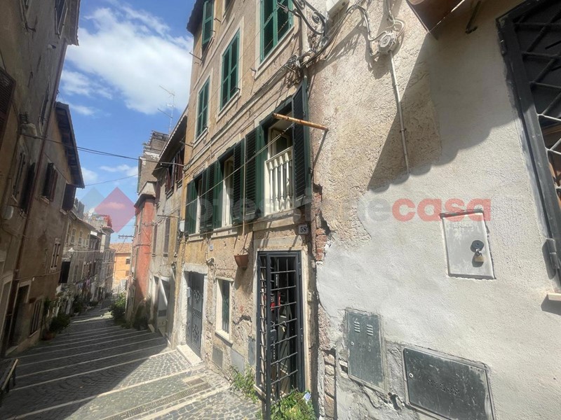 Trilocale in Vendita a Tivoli, 75'000&euro;, 70 m²