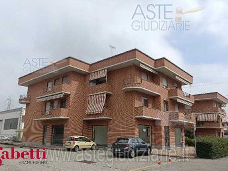 Quadrilocale in Vendita a Alba, 165'000&euro;, 87 m², arredato, con Box