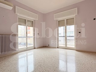 Quadrilocale in Vendita a Bari, 215'000&euro;, 130 m²