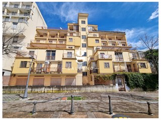 Trilocale in Vendita a Salerno, 280'000&euro;, 134 m², con Box