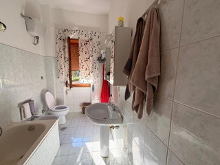 Trilocale in Vendita a Roma, 260'000&euro;, 105 m²