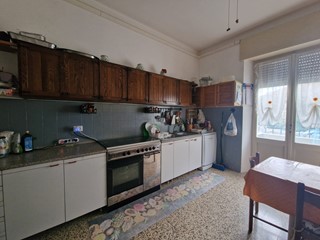 Appartamento in Vendita a Amelia, 68'000&euro;, 138 m²