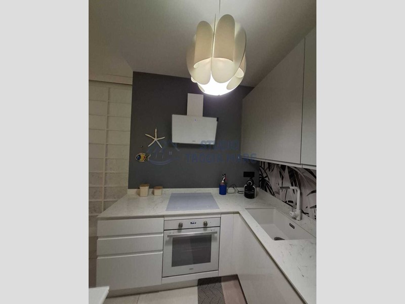 Monolocale in Vendita a Taggia, zona Arma Di Taggia, 260'000&euro;, 60 m², arredato