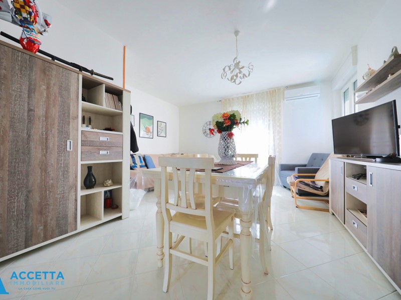Quadrilocale in Vendita a Taranto, zona Talsano, 138'000&euro;, 110 m²