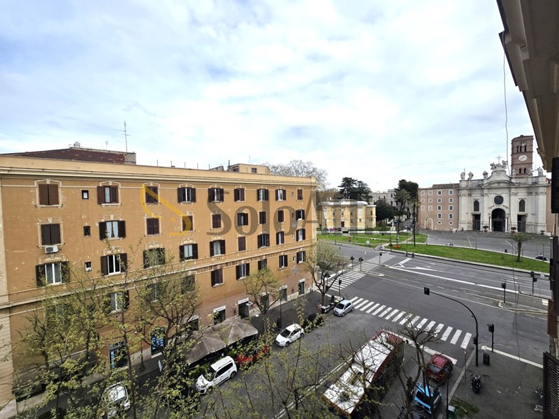 Trilocale in Affitto a Roma, zona Esquilino-San Lorenzo, 1'350&euro;, 106 m², arredato