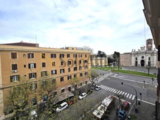 Trilocale in Affitto a Roma, zona Esquilino-San Lorenzo, 1'350&euro;, 106 m², arredato