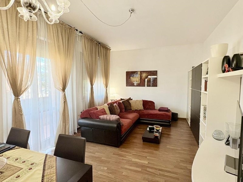 Appartamento in Vendita a Lucca, zona Sant'Anna, 268'000&euro;, 110 m², arredato, con Box