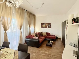 Appartamento in Vendita a Lucca, zona Sant'Anna, 268'000&euro;, 110 m², arredato, con Box