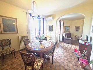 Appartamento in Vendita a Cerreto Guidi, 250'000&euro;, 160 m², con Box