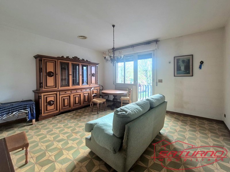 Appartamento in Vendita a Lucca, zona San Vito, 195'000&euro;, 110 m², con Box