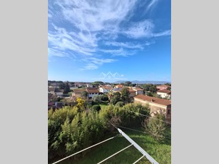 Appartamento in Vendita a Carrara, zona Sant'Antonio, 185'000&euro;, 100 m², arredato