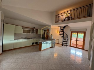 Appartamento in Vendita a Monteriggioni, zona Castellina Scalo, 280'000&euro;, 164 m², arredato, con Box