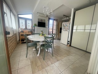 Appartamento in Vendita a Poggibonsi, 390'000&euro;, 136 m², con Box